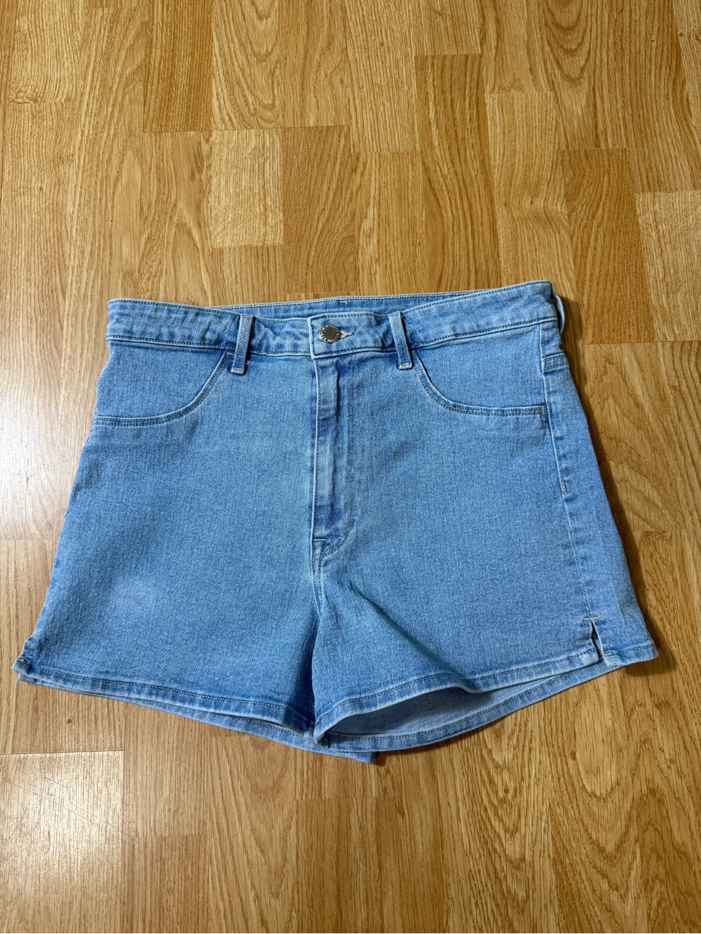 H & M Classic Light Blue Denim Women's Shorts - Size 8